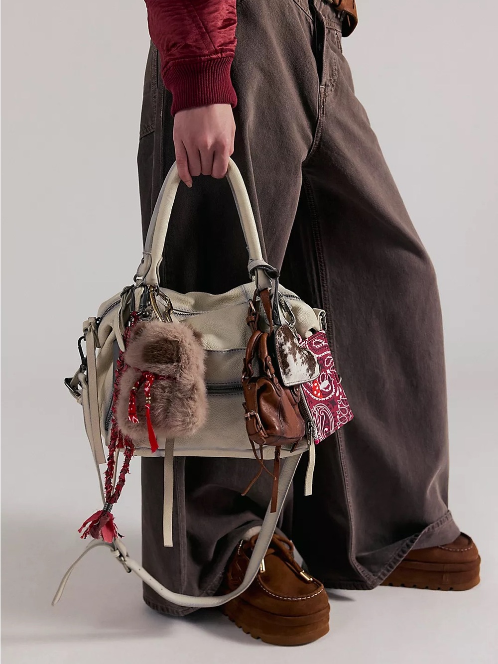 FREE PEOPLE Fluffy Capybara Bag Charm - Picture 3 of 5
